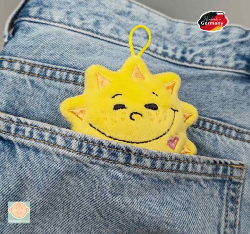 Kleine Plüschsonne als Schlüsselanhänger